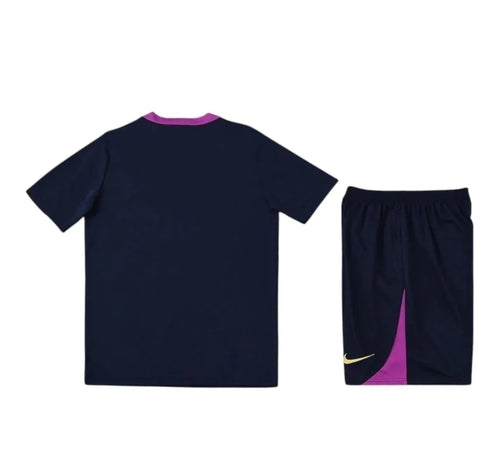 BARCELONA CONJUNTO DE TREINO 2526 – HOMEM  NAVY & ROSA