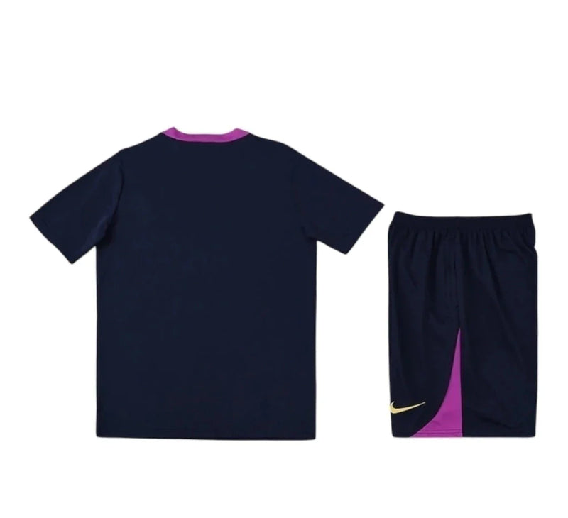 BARCELONA CONJUNTO DE TREINO 2526 – HOMEM  NAVY & ROSA
