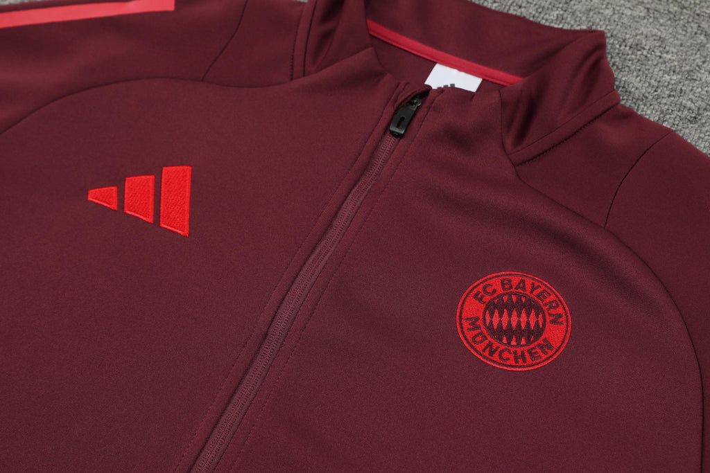 BAYERN MUNICH FATO DE TREINO 24/25 - UNISSEX/UNISSEXO - VERMELHO