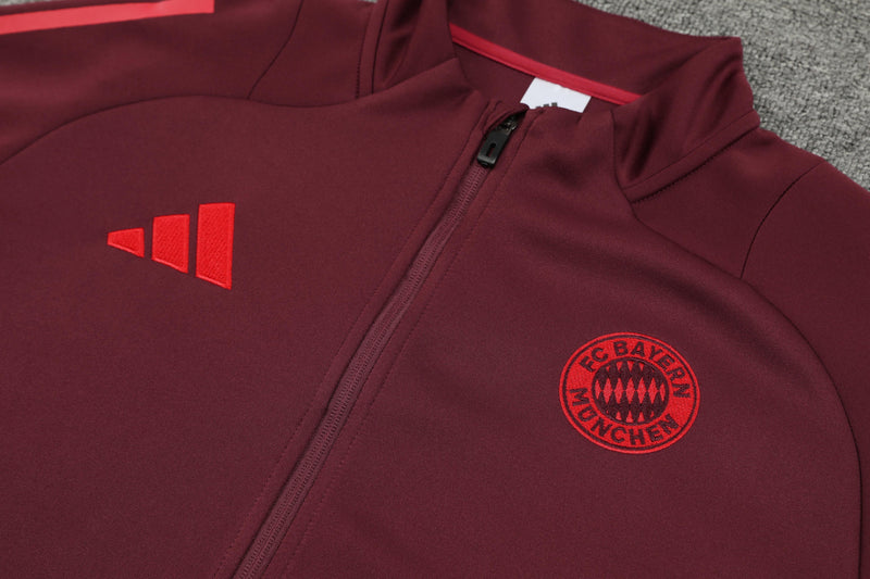 BAYERN MUNICH FATO DE TREINO 24/25 - UNISSEX/UNISSEXO - VERMELHO