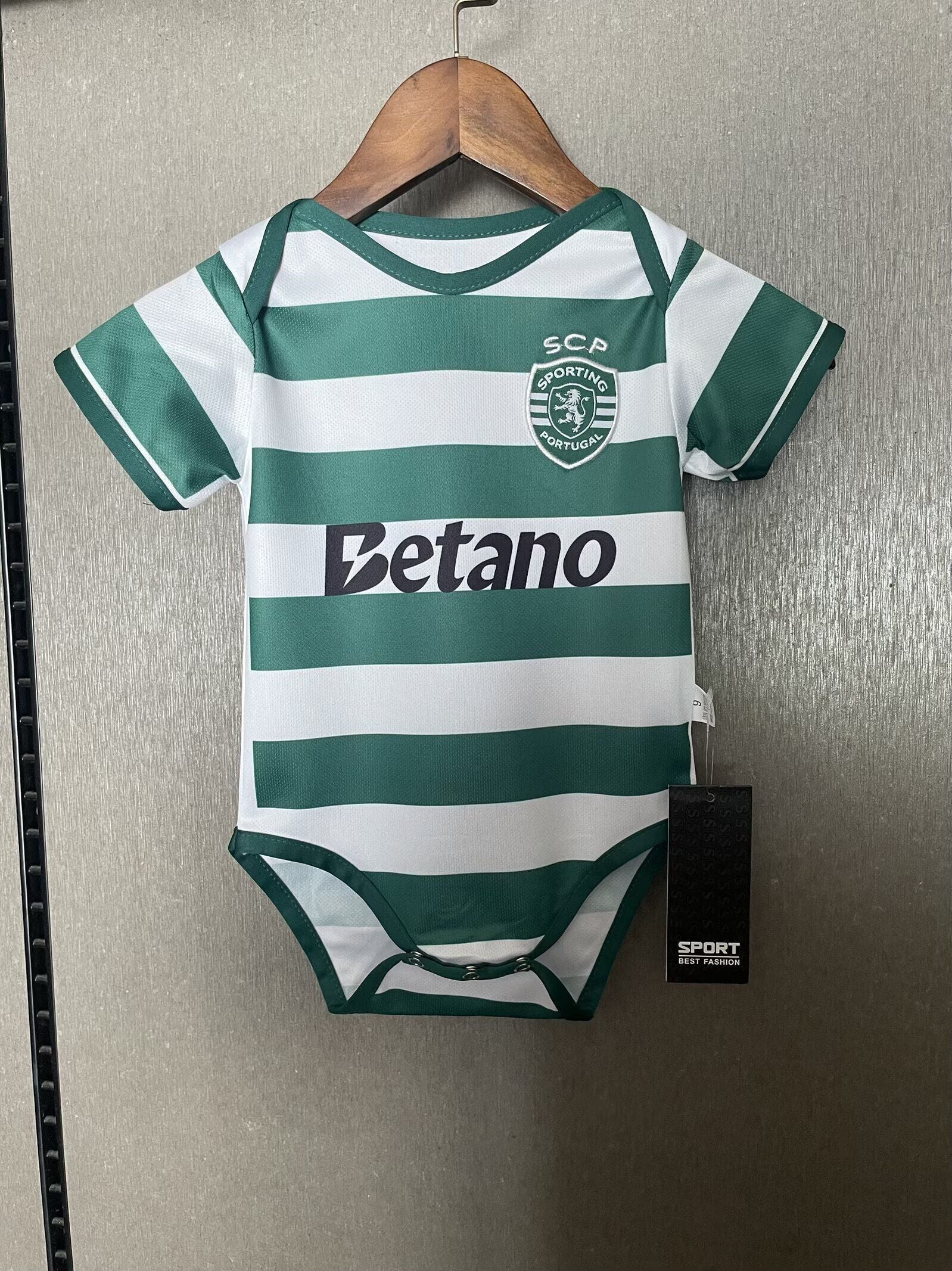 Body Camisola Sporting CP 25/26 Bebé – Equipamento Principal Verde e Branco