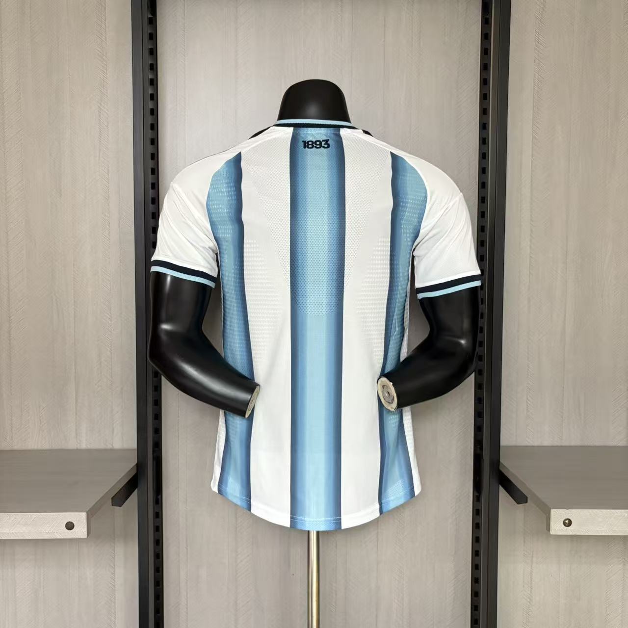 CAMISOLA ARGENTINA PRINCIPAL 26/27 COPA DO MUNDO 2026 COM PATCH - HOMEM (VERSÃO JOGADOR)