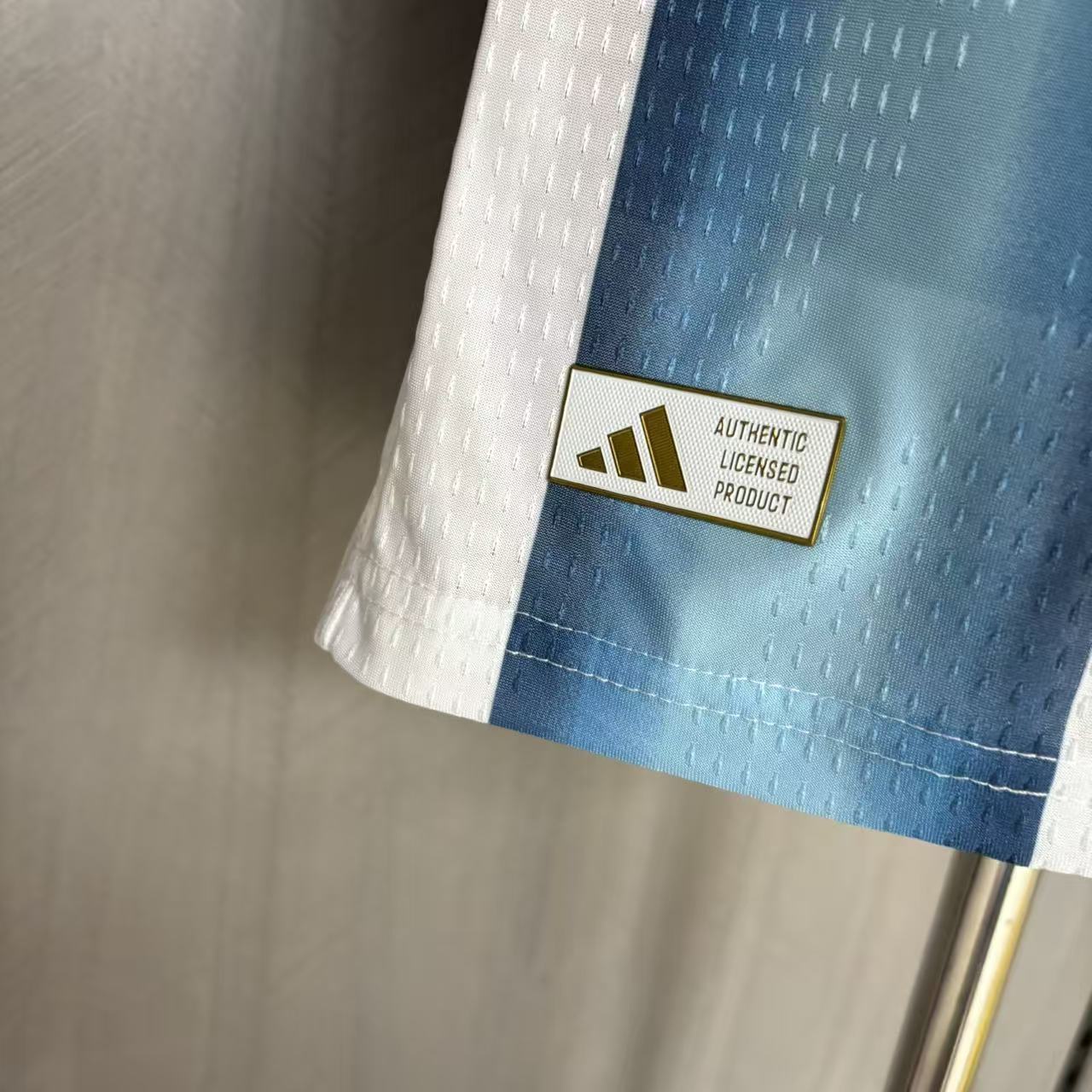 CAMISOLA ARGENTINA PRINCIPAL 26/27 COPA DO MUNDO 2026 COM PATCH - HOMEM (VERSÃO JOGADOR)