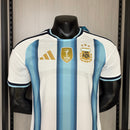 CAMISOLA ARGENTINA PRINCIPAL 26/27 COPA DO MUNDO 2026 COM PATCH - HOMEM (VERSÃO JOGADOR)