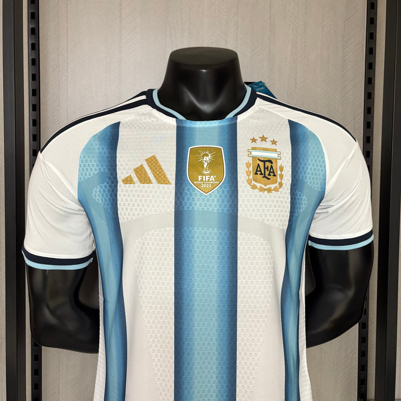 CAMISOLA ARGENTINA PRINCIPAL 26/27 COPA DO MUNDO 2026 COM PATCH - HOMEM (VERSÃO JOGADOR)