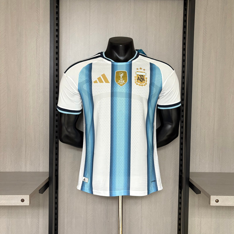 CAMISOLA ARGENTINA PRINCIPAL 26/27 COPA DO MUNDO 2026 COM PATCH - HOMEM (VERSÃO JOGADOR)