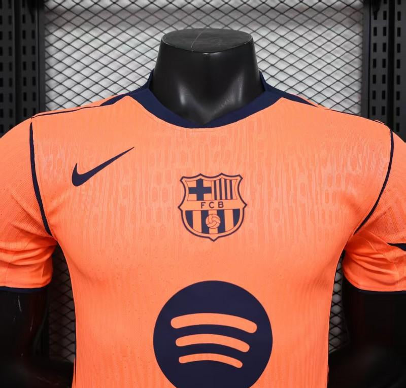 CAMISOLA BARCELONA III 2526 VERSÃO JOGADOR – EDIÇÃO TOTAL 90