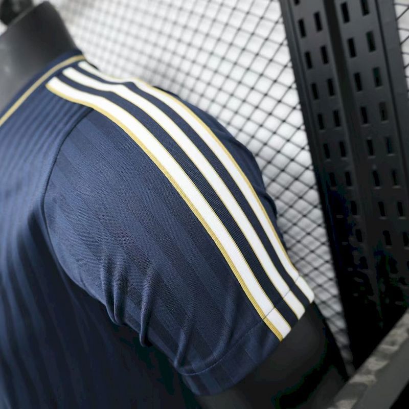 CAMISOLA JUVENTUS TERRACE ICONS 2025 (VERSÃO JOGADOR)