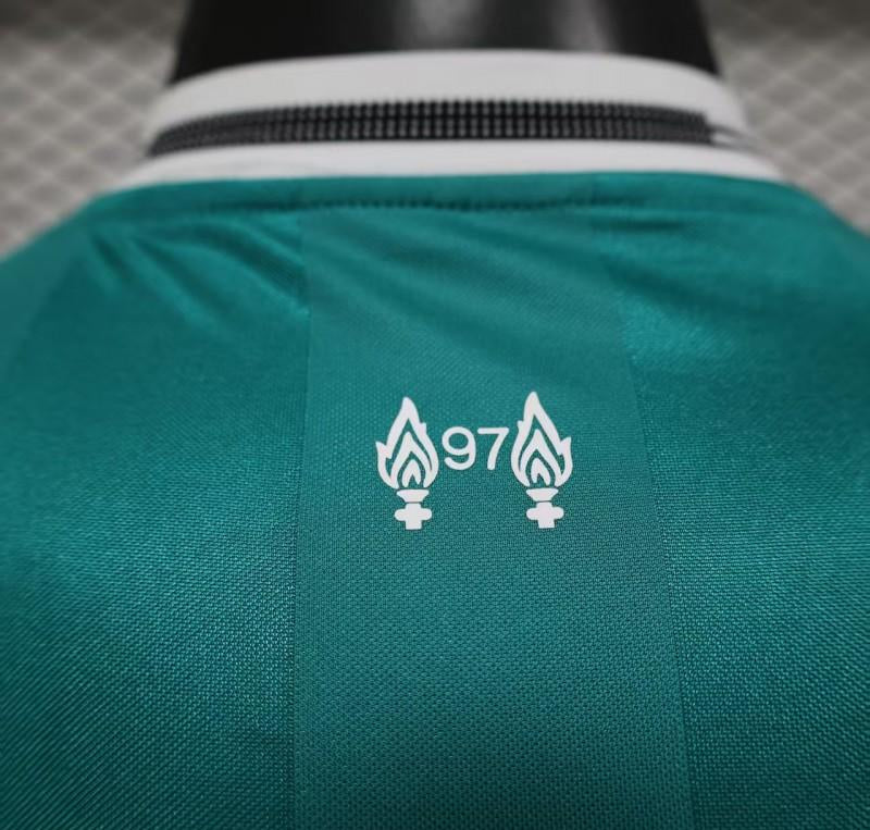 CAMISOLA LIVERPOOL III 2526 HOMEM  VERSÃO JOGADOR  TERCEIRO UNIFORME RETRÔ