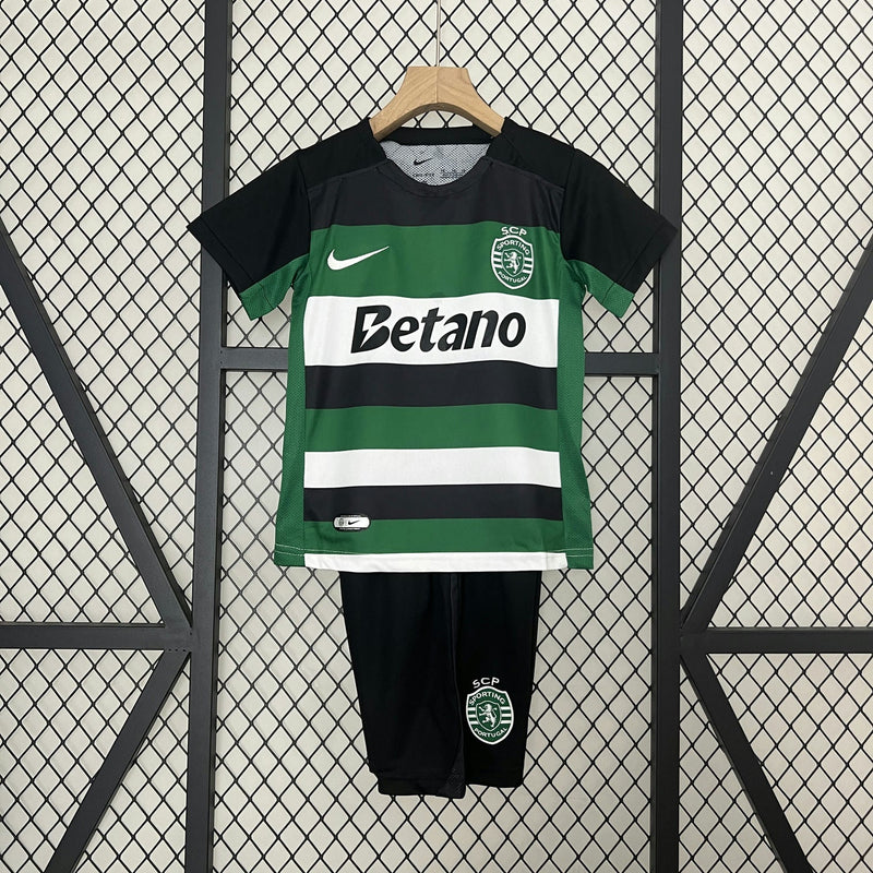 CAMISOLA SPORTING LISBOA I 24/25 CONJUNTO INFANTIL