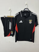 CAMISOLA + CALÇÃO SL BENFICA TREINO 25/26 HOMEM – POLO