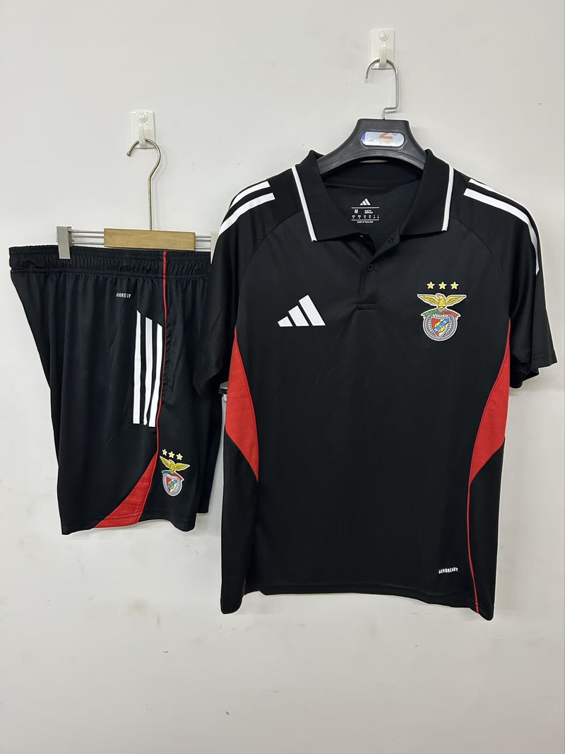 CAMISOLA + CALÇÃO SL BENFICA TREINO 25/26 HOMEM – POLO