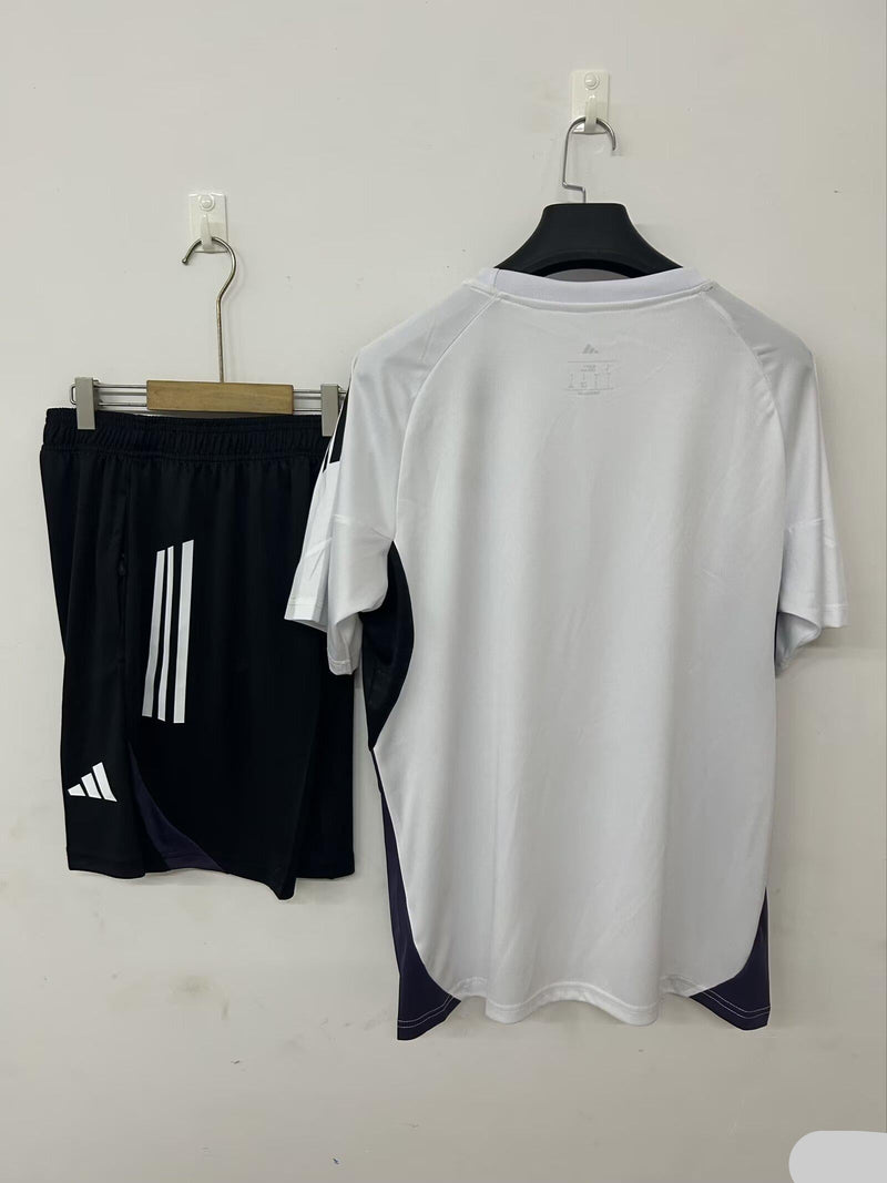 CONJUNTO TREINO MANCHESTER UNITED BRANCO 25 26 - COM MANGAS