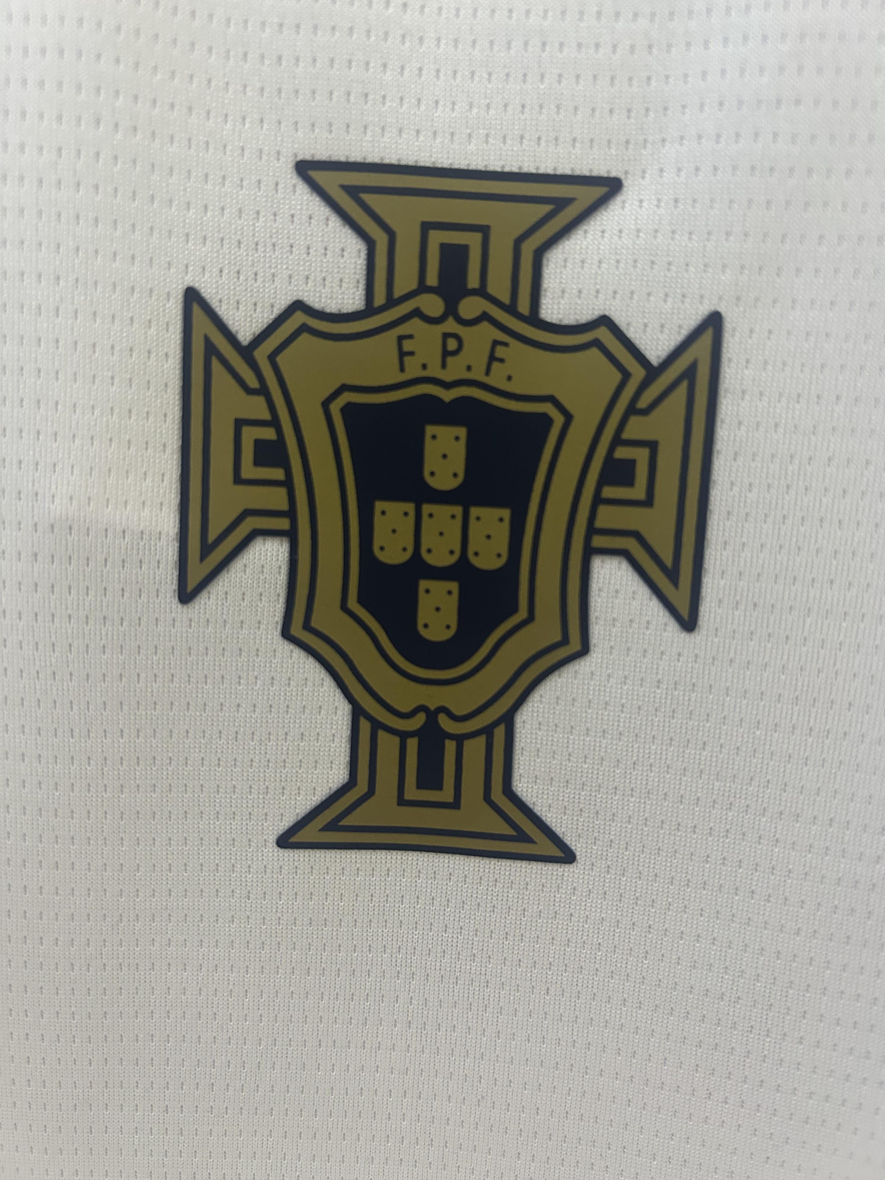 Camisola Portugal Treino 25/26 Bege – Equipamento de Treino Puma