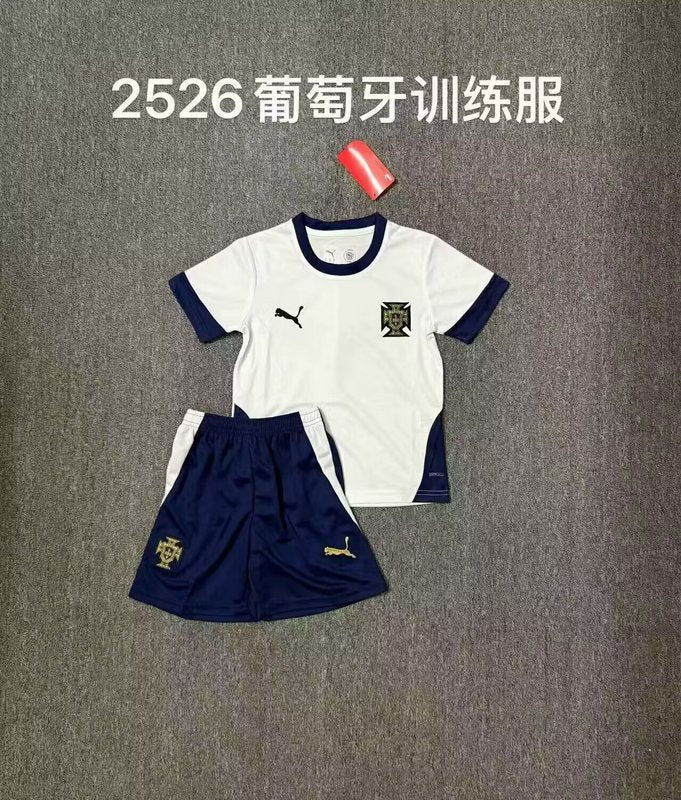 Camisola Portugal Treino 25/26 Conjunto Infantil – Bege/Branco