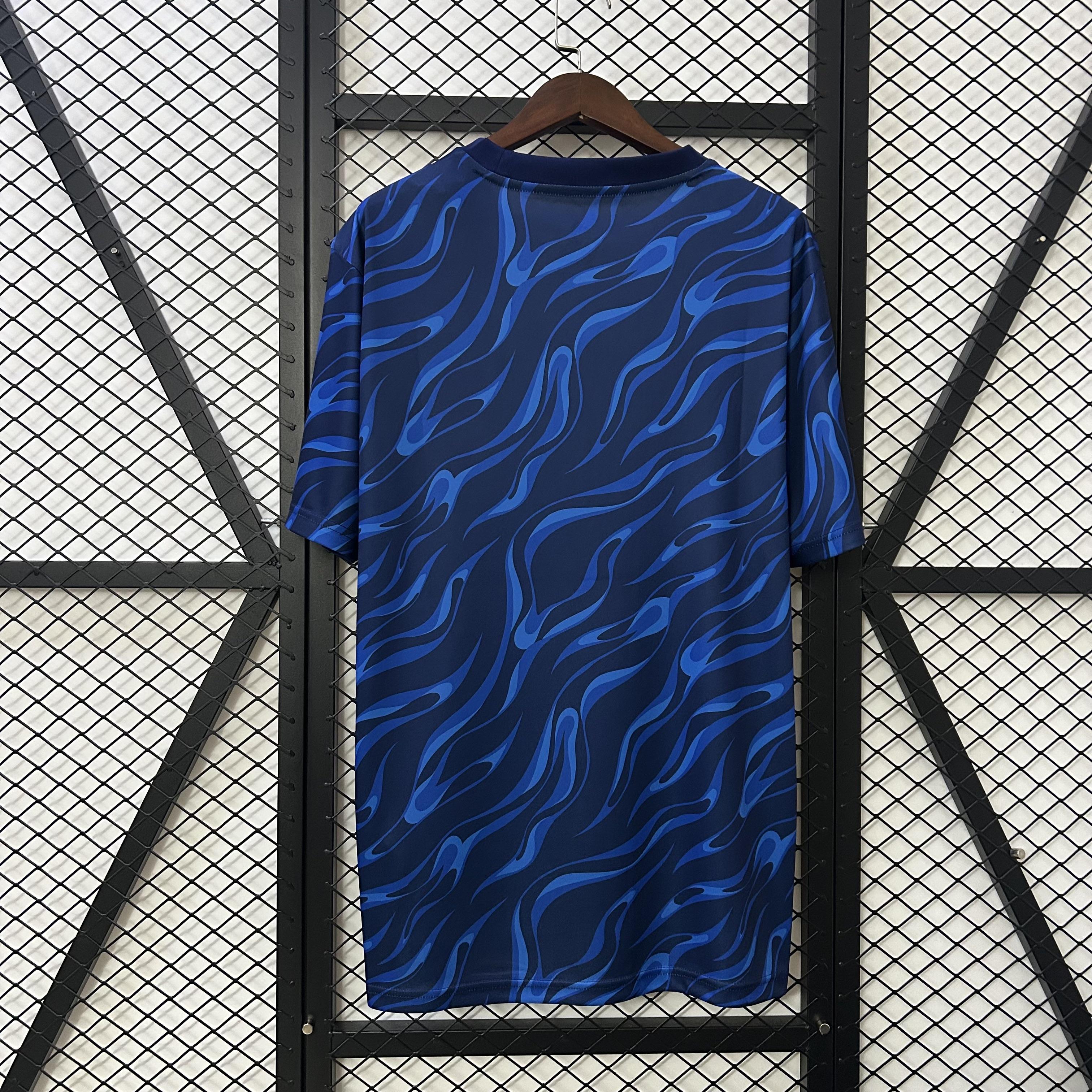 Camisola Real Madrid Treino 25/26 – Azul Marinho