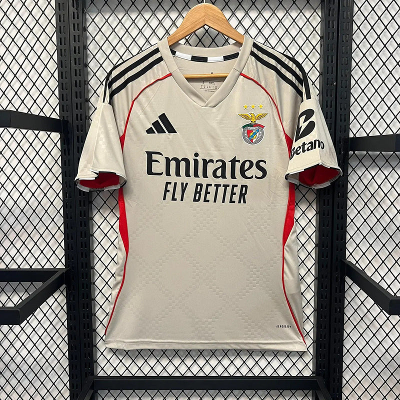Camisola SL Benfica Alternativa Bege 25/26 – Homem  Equipamento Secundário