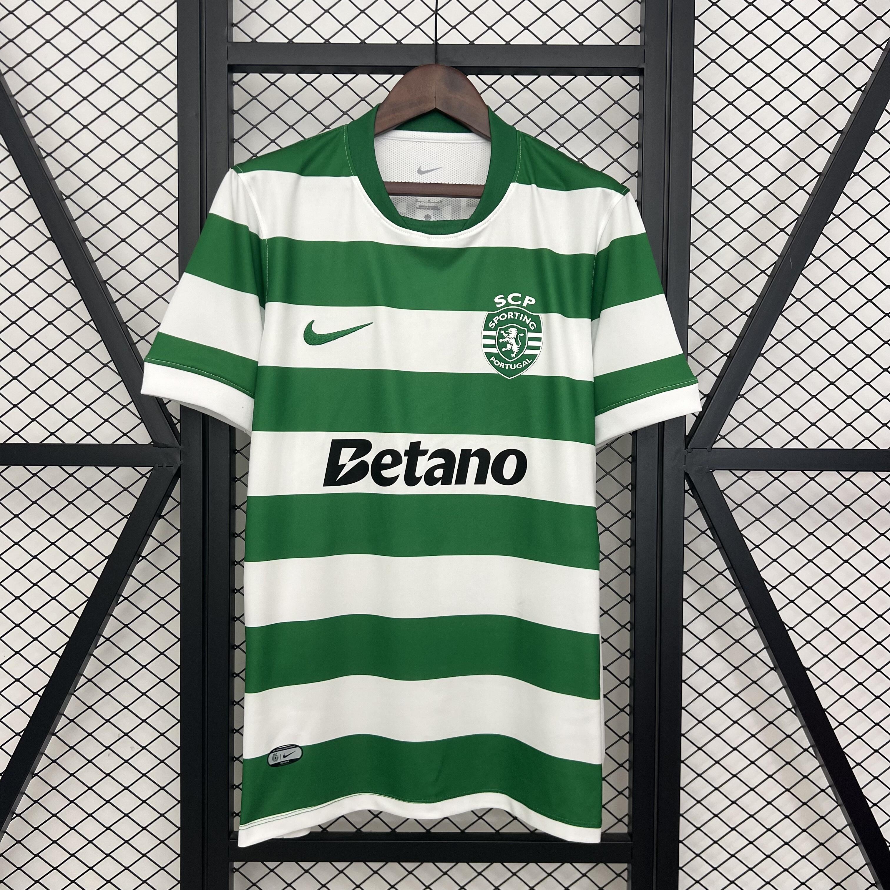 Camisola Sporting CP Principal 25/26 – Homem  Equipamento Verde e Branco