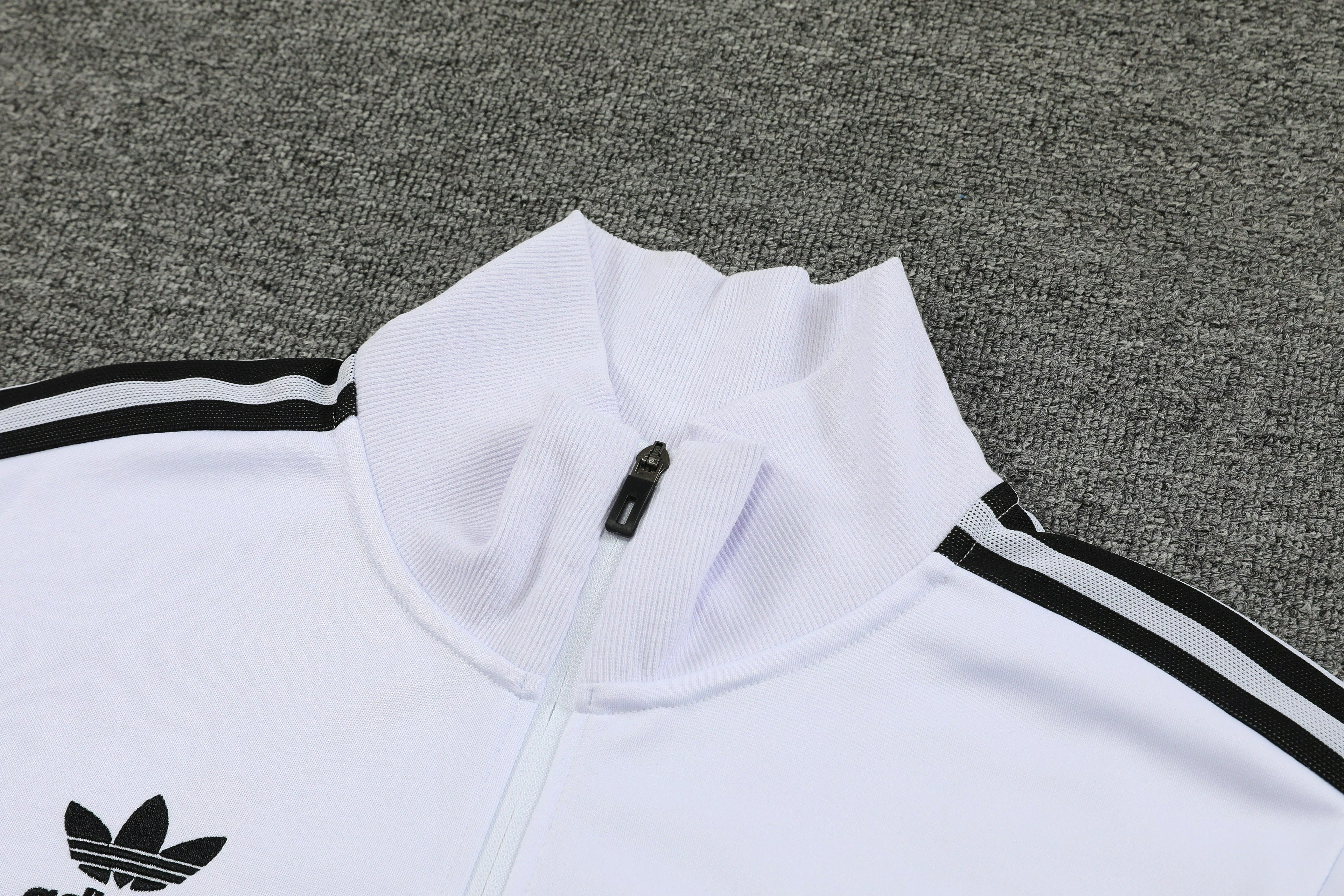 JUVENTUS FATO DE TREINO 24/25 - UNISSEX/UNISSEXO - BRANCO