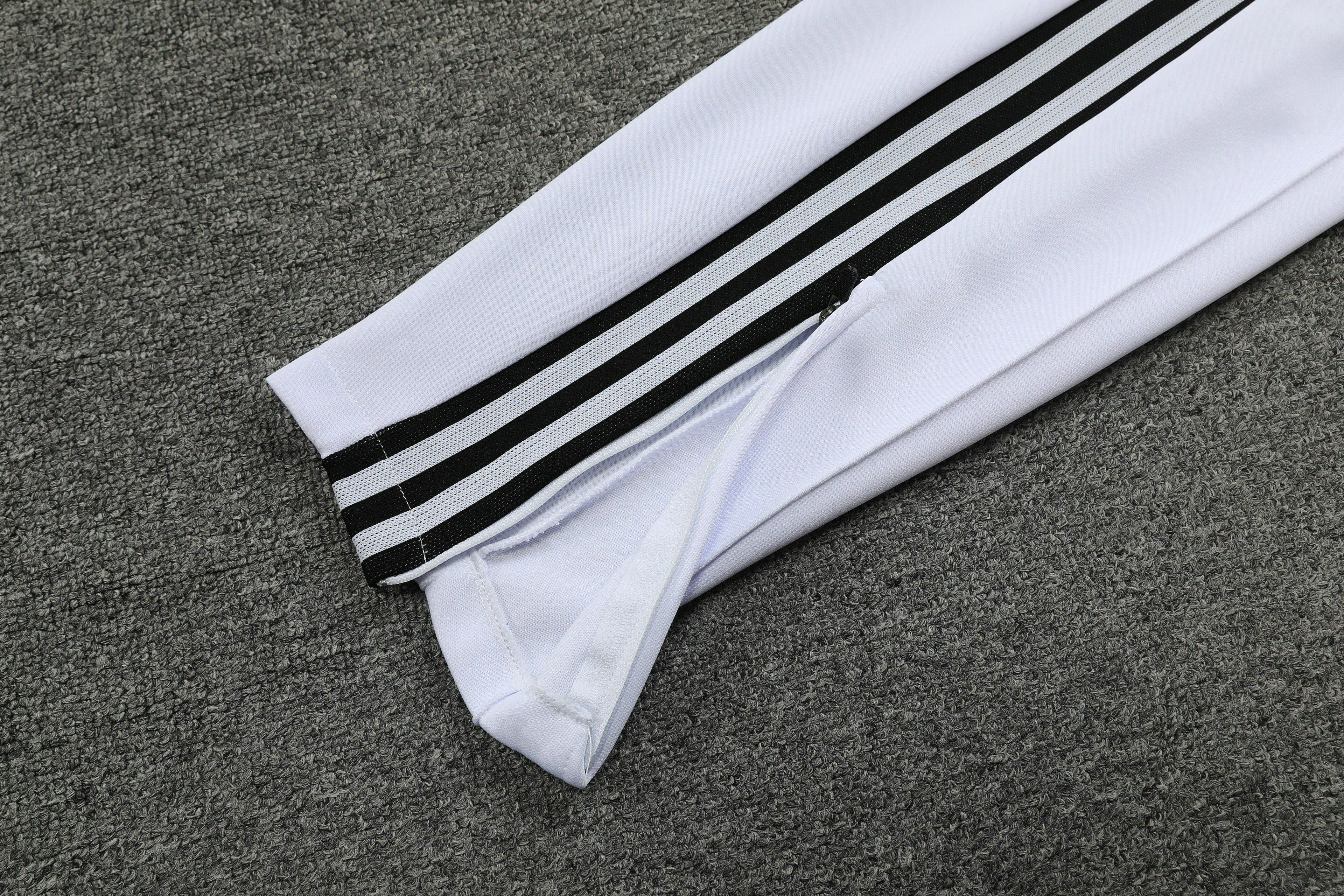 JUVENTUS FATO DE TREINO 24/25 - UNISSEX/UNISSEXO - BRANCO