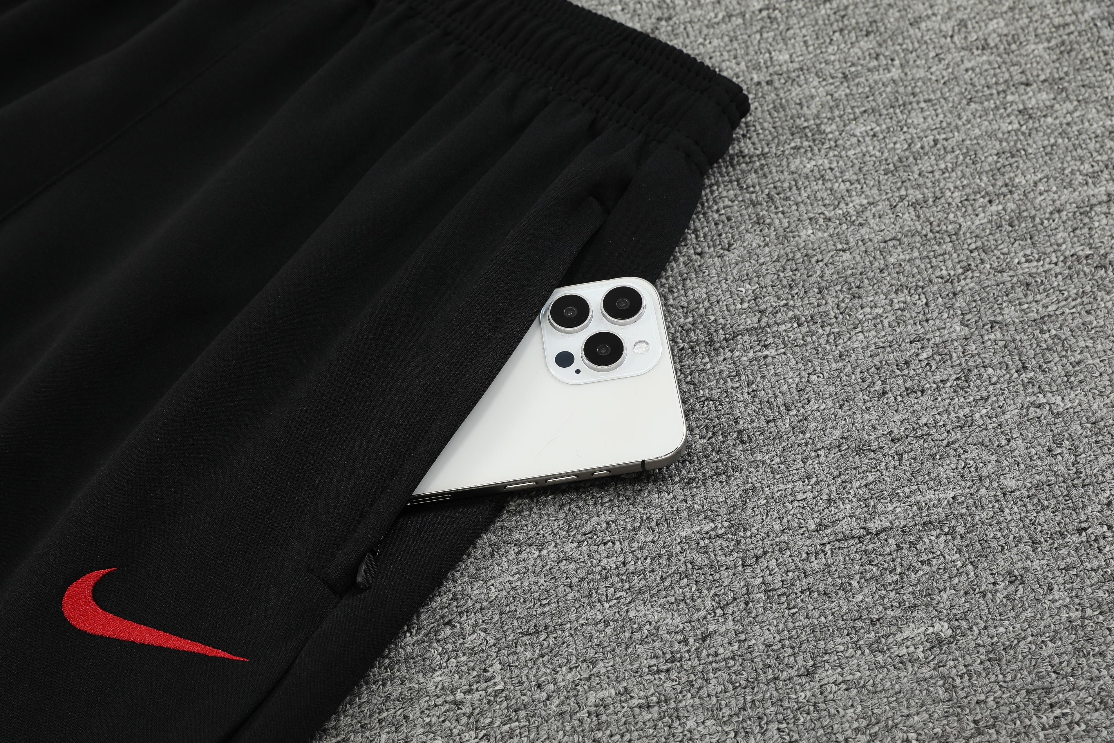 LIVERPOOL FATO DE TREINO 24/25 - UNISSEX/UNISSEXO - BRANCO